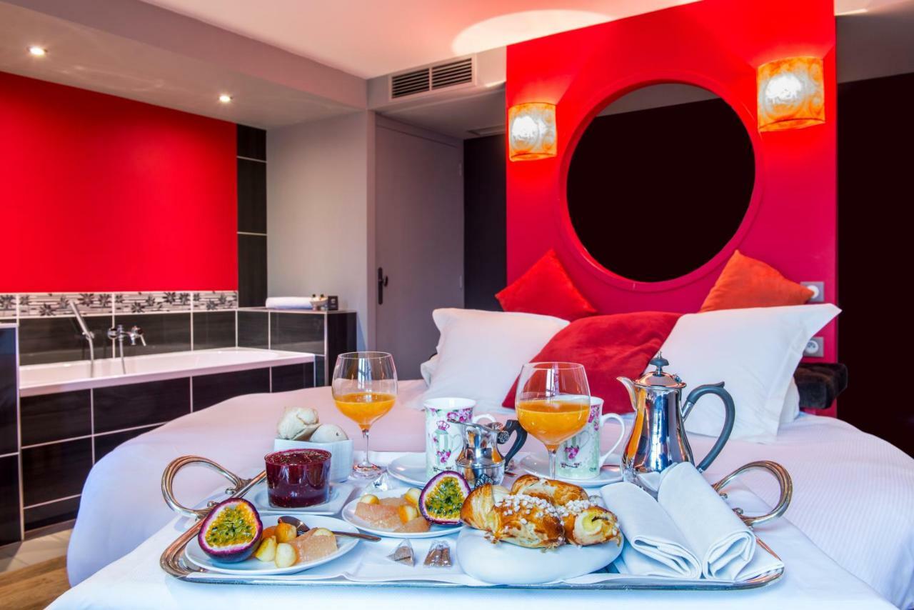 Hotel Spa Frederic Carrion Et Sa Table Gastronomique Vire  Exterior photo