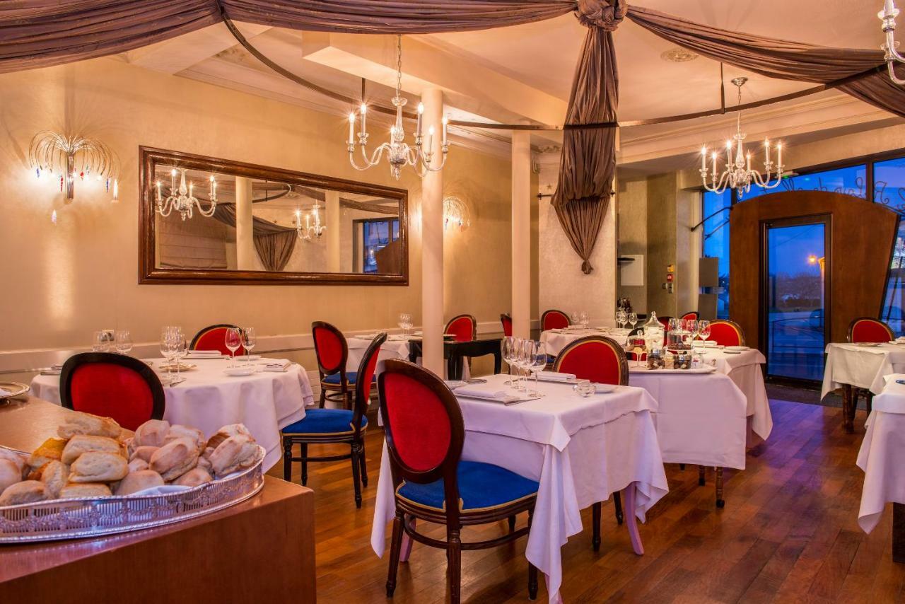 Hotel Spa Frederic Carrion Et Sa Table Gastronomique Vire  Exterior photo